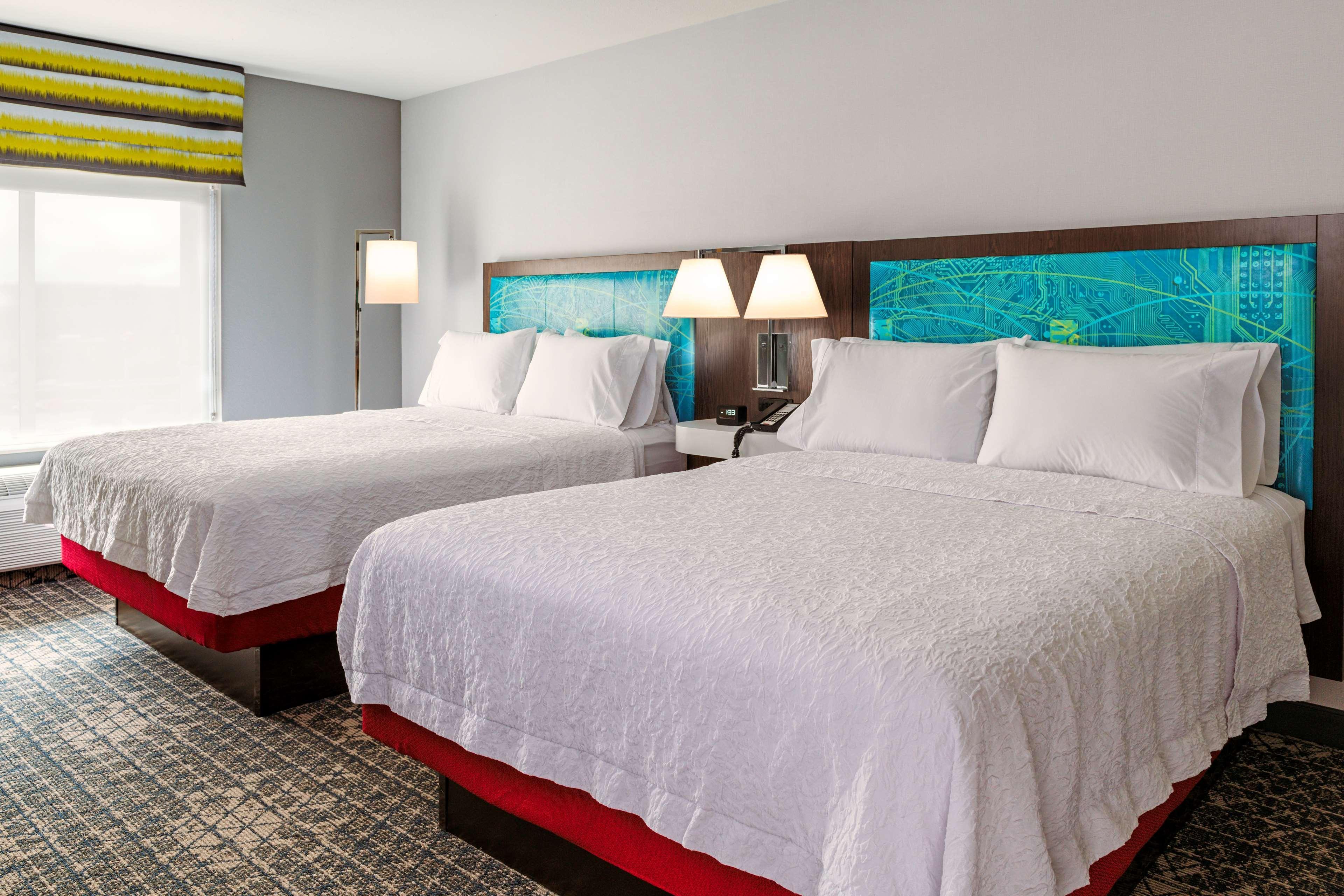 Hampton & Pittsburgh Pa 3* New Stanton