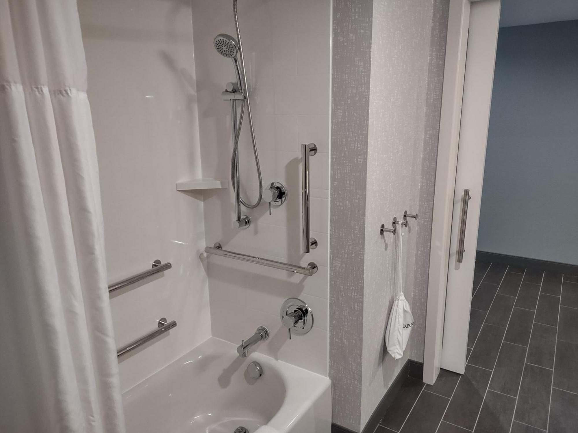Hampton & Pittsburgh Pa 3* New Stanton