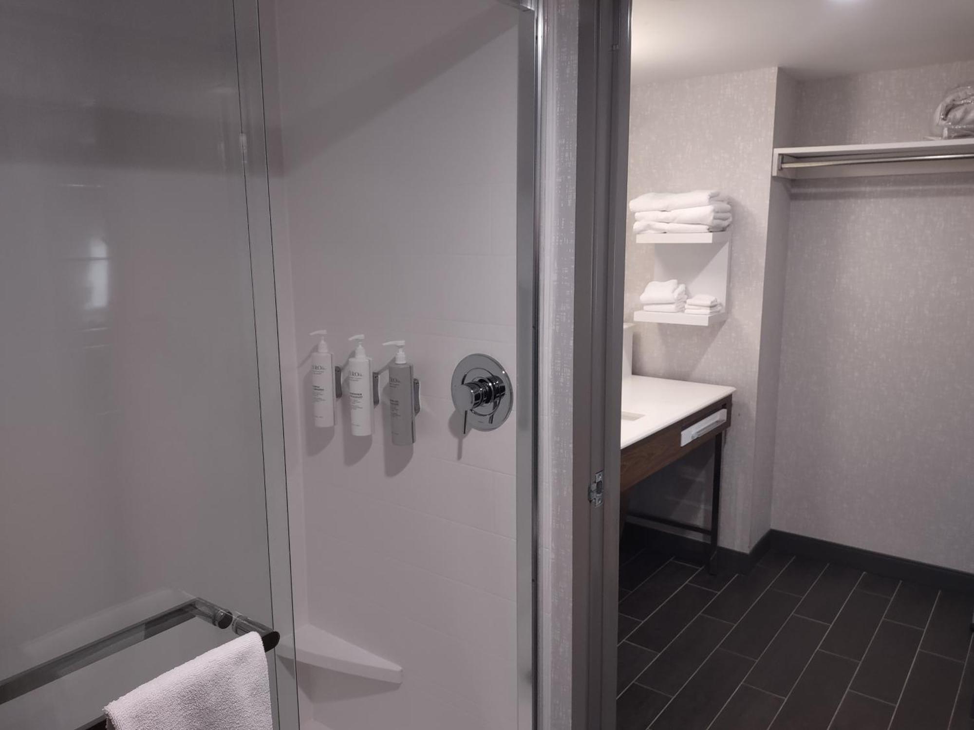 Hampton & Pittsburgh Pa Hotel